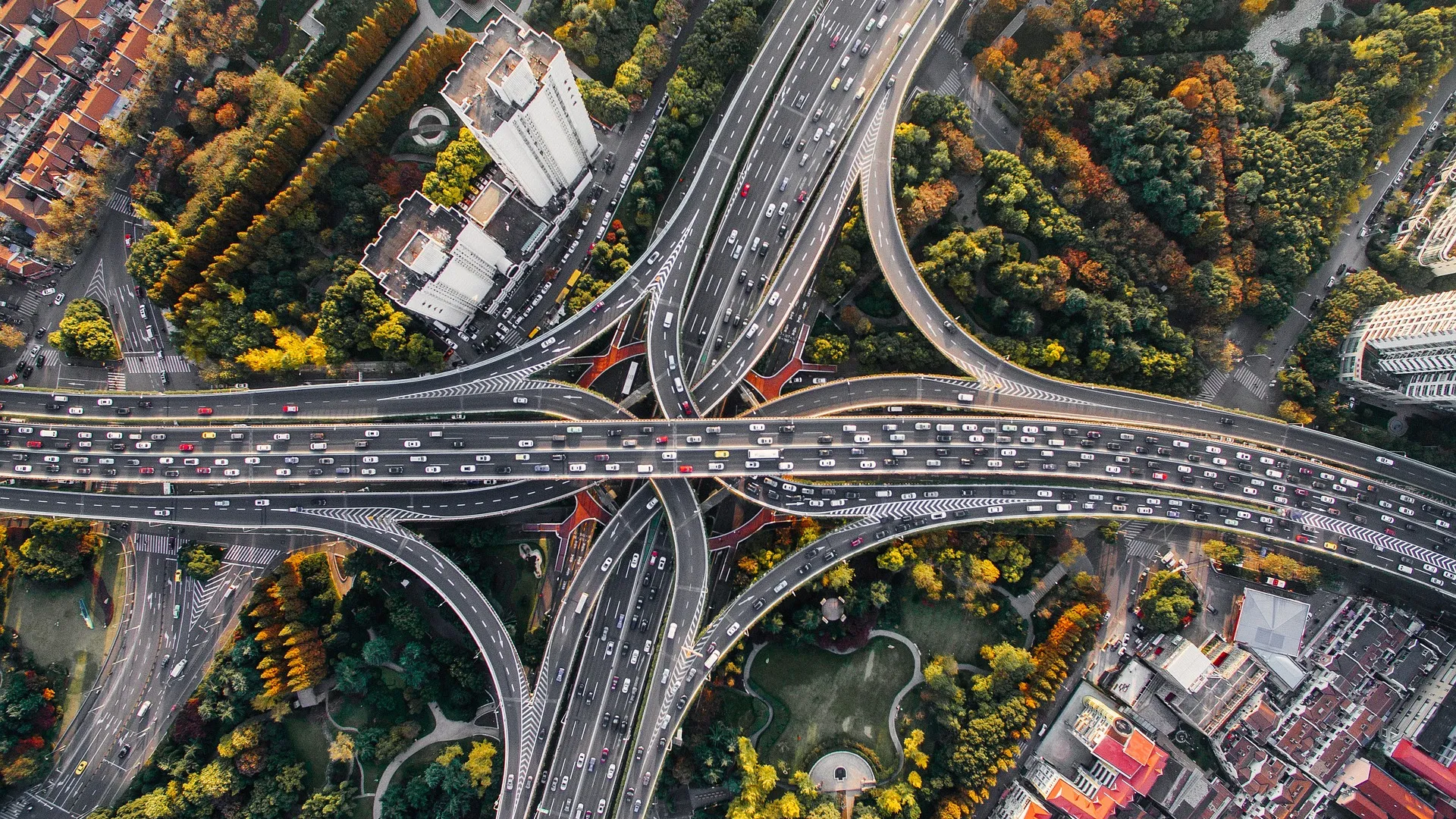 Rubrik_Verkehr_c._Pixabay_Autobahnkreuz_von_oben_architecture-1837176_1920